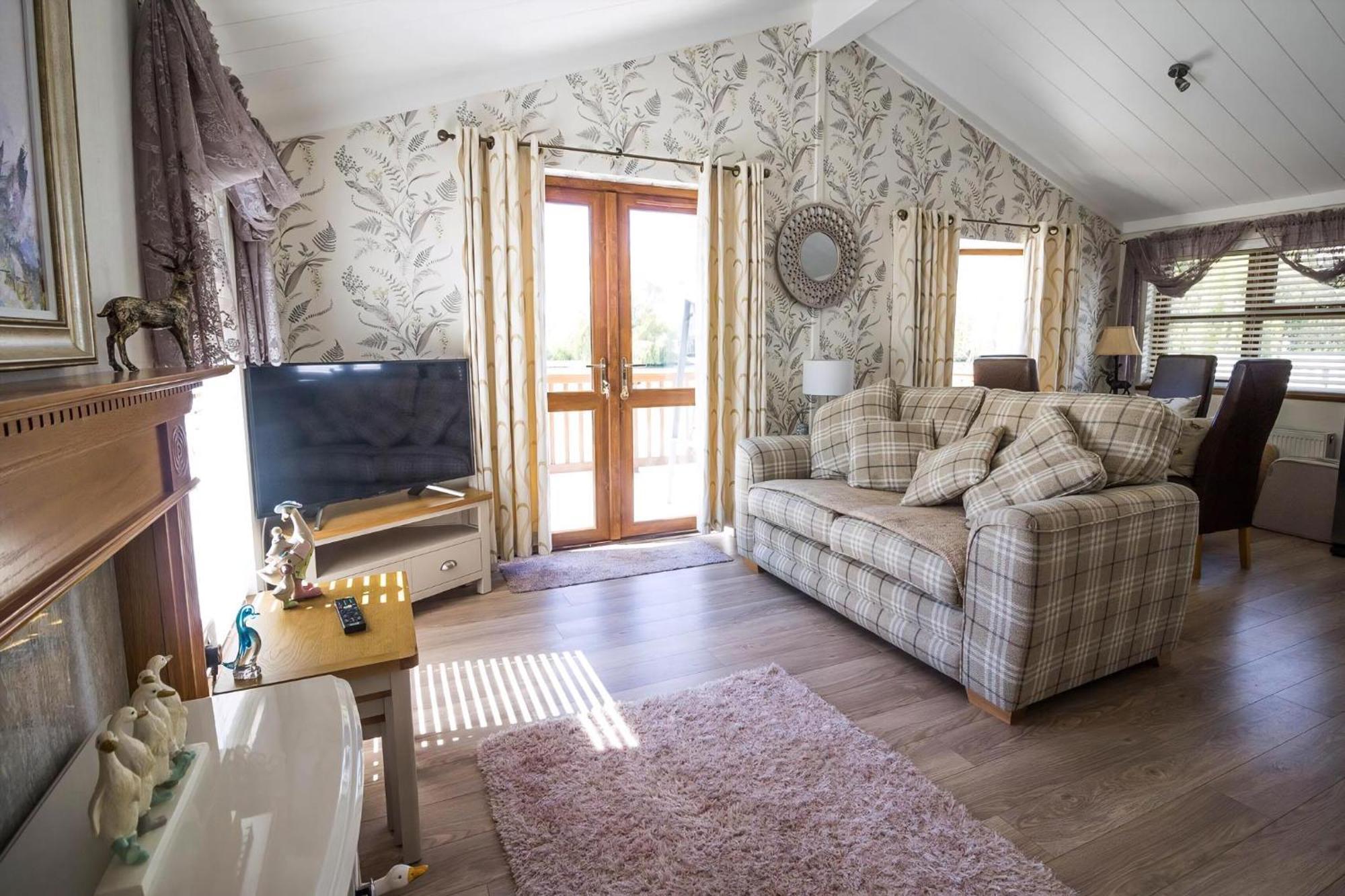 Stunning Lodge With Free Wifi For Hire At Carlton Meres In Suffolk Ref 60013M Saxmundham Ngoại thất bức ảnh